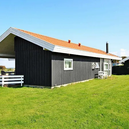 Three-bedroom Holiday In 6 Holiday home