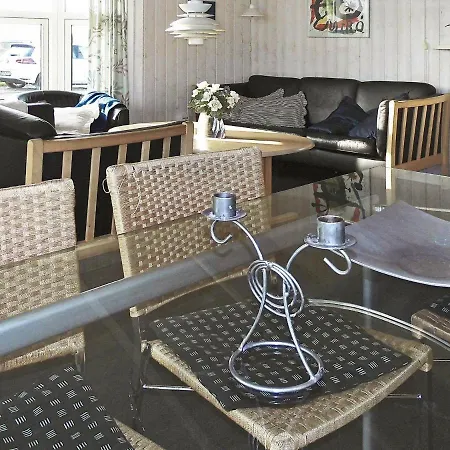 Three-bedroom Holiday In 6 *
